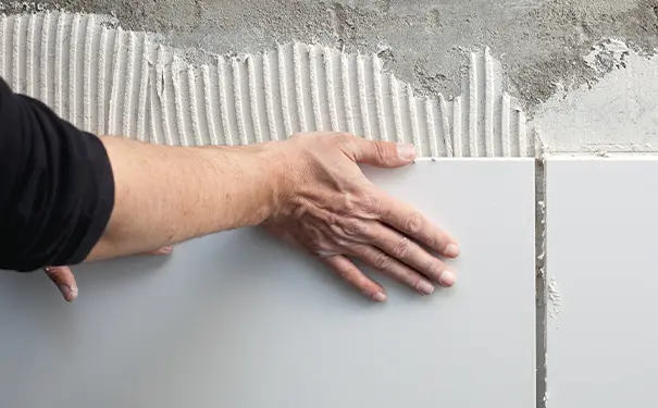 抹了白灰的墙怎么贴瓷砖