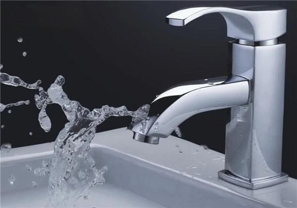 水龙头 大型家用品 选购保养技巧.jpg