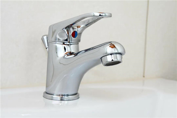 水龙头 大型家用品 选购保养技巧.jpg