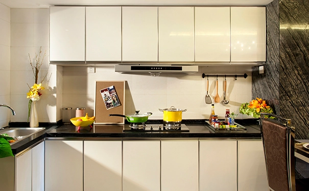 如何合理安排厨房台面物品
