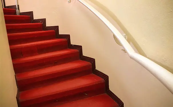 楼梯扶手高度如何测量