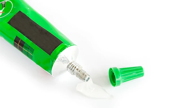 家里装修用什么胶最靠谱,家装常用的胶粘剂盘点 家里装修用什么胶最靠谱,家装常用的胶粘剂盘点